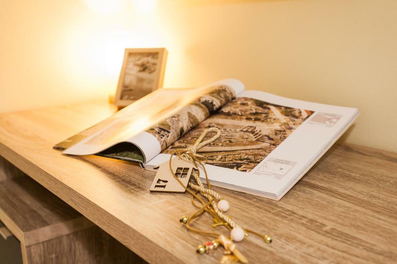 אתונה Private Central View Rooms In Apartment Near To Acropolis Metro Station מראה חיצוני תמונה