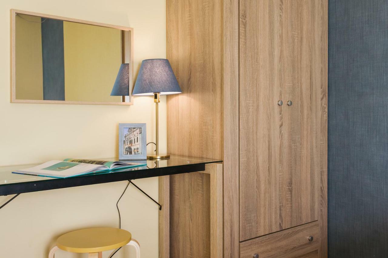 אתונה Private Central View Rooms In Apartment Near To Acropolis Metro Station מראה חיצוני תמונה