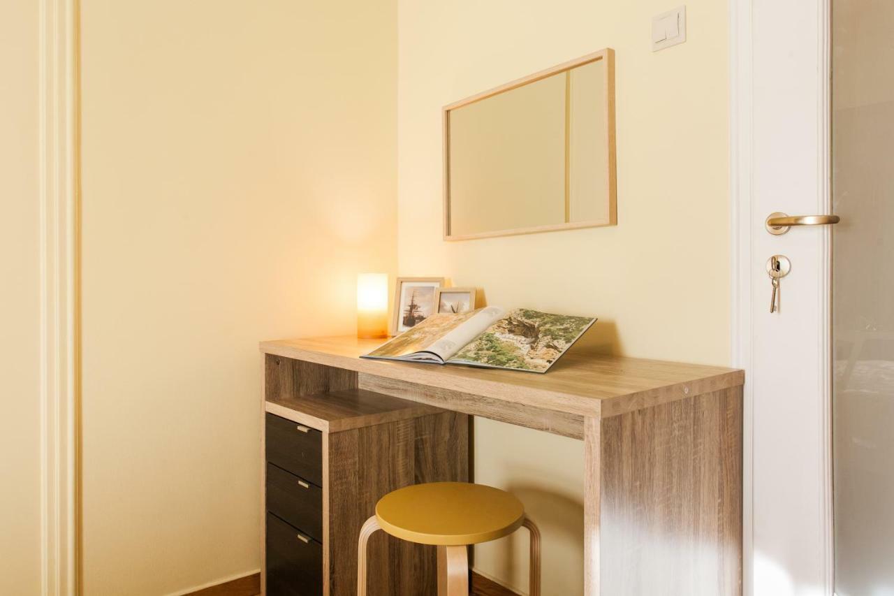 אתונה Private Central View Rooms In Apartment Near To Acropolis Metro Station מראה חיצוני תמונה
